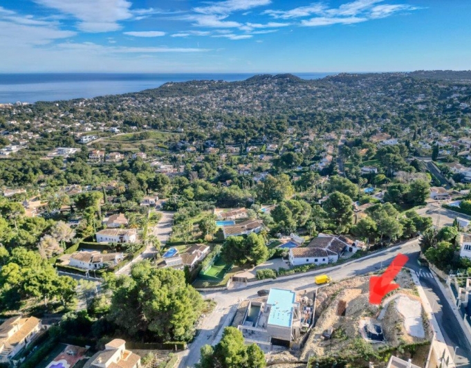 Terrain entièrement sous licence avec des vues spectaculaires sur la mer