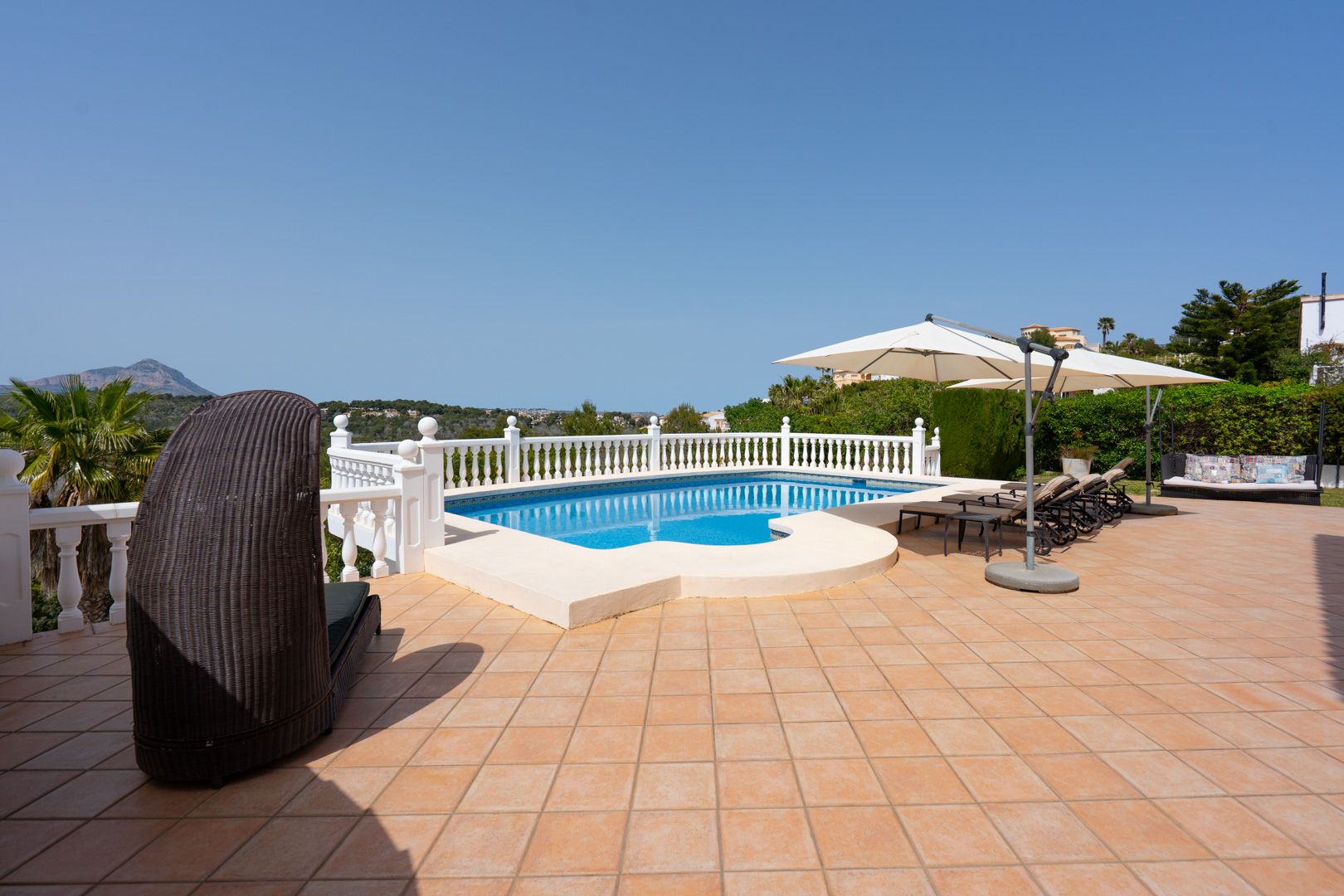Villa orientée plein sud avec vue sur le coucher de soleil près de Granadella