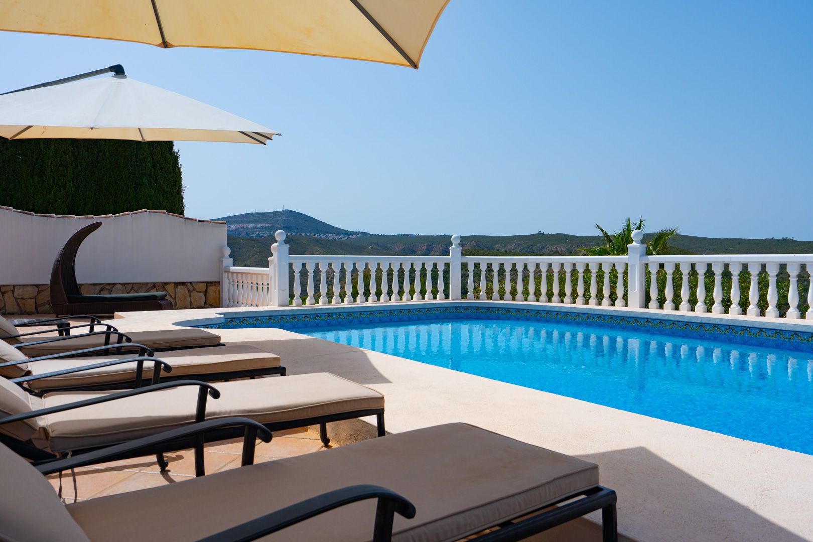 Villa orientée plein sud avec vue sur le coucher de soleil près de Granadella