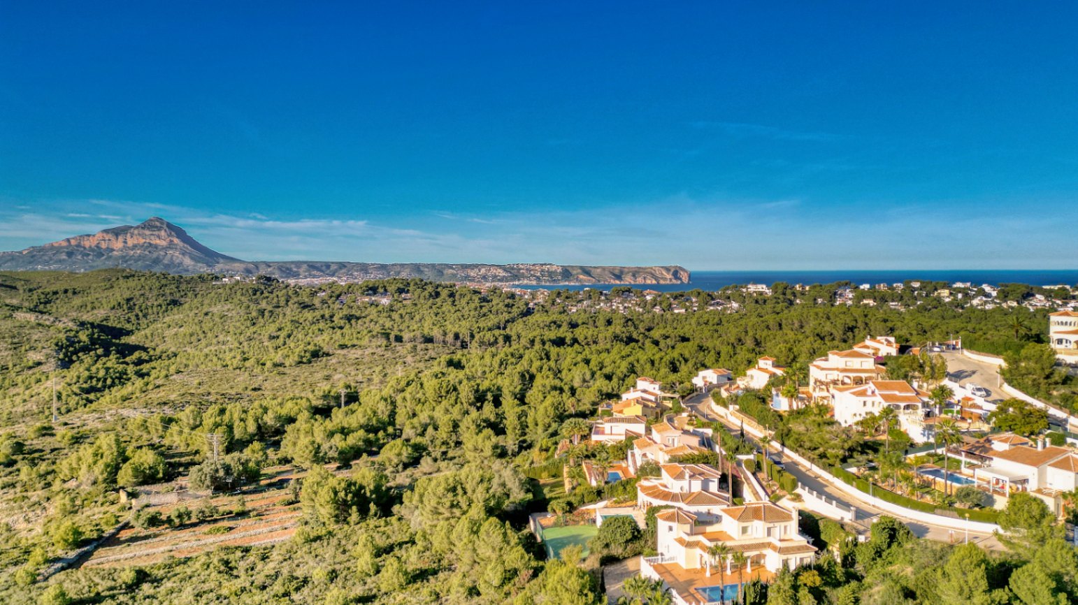 Villa orientée plein sud avec vue sur le coucher de soleil près de Granadella