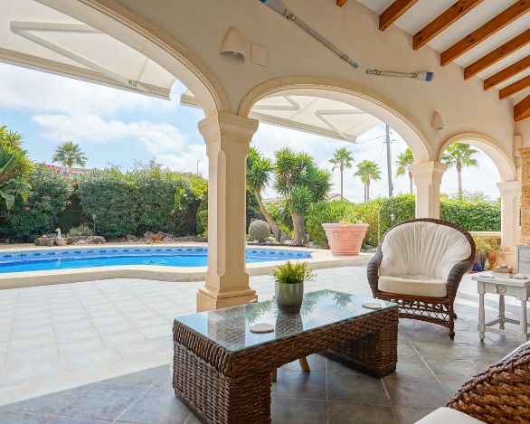 Villa traditionnelle de plain-pied à Costa Nova, Jávea – Terrain plat, piscine et vie en plein air