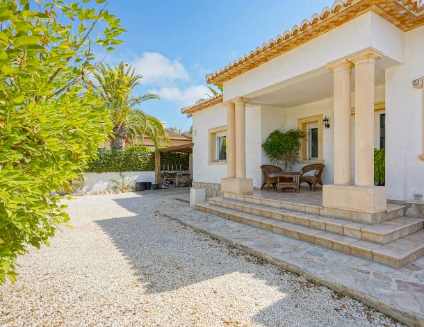 Villa traditionnelle de plain-pied à Costa Nova, Jávea – Terrain plat, piscine et vie en plein air