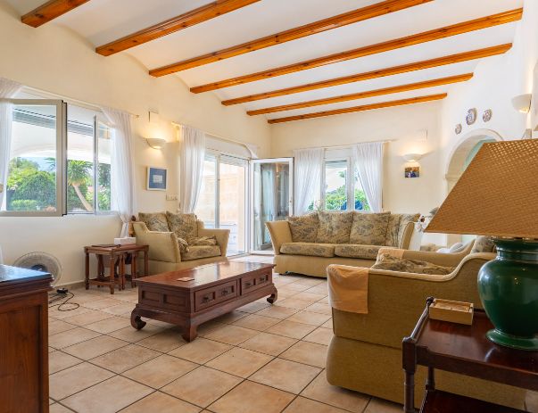 Villa traditionnelle de plain-pied à Costa Nova, Jávea – Terrain plat, piscine et vie en plein air