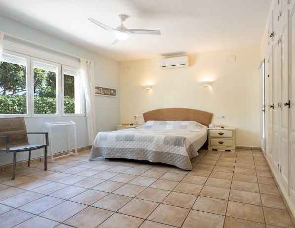 Villa traditionnelle de plain-pied à Costa Nova, Jávea – Terrain plat, piscine et vie en plein air