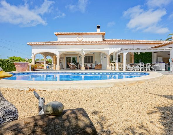 Villa traditionnelle de plain-pied à Costa Nova, Jávea – Terrain plat, piscine et vie en plein air