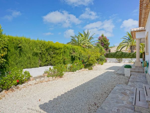 Villa traditionnelle de plain-pied à Costa Nova, Jávea – Terrain plat, piscine et vie en plein air
