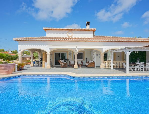 Villa traditionnelle de plain-pied à Costa Nova, Jávea – Terrain plat, piscine et vie en plein air