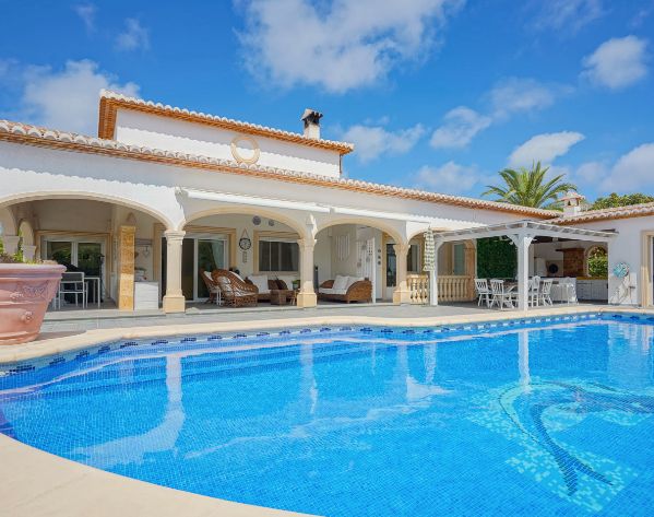 Villa traditionnelle de plain-pied à Costa Nova, Jávea – Terrain plat, piscine et vie en plein air