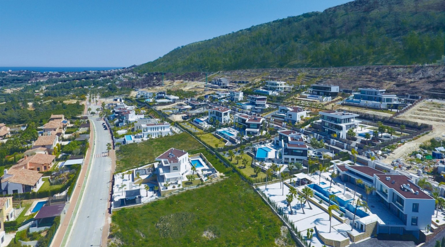 Elégante villa de luxe de 4 chambres avec vue panoramique sur la mer et la montagne