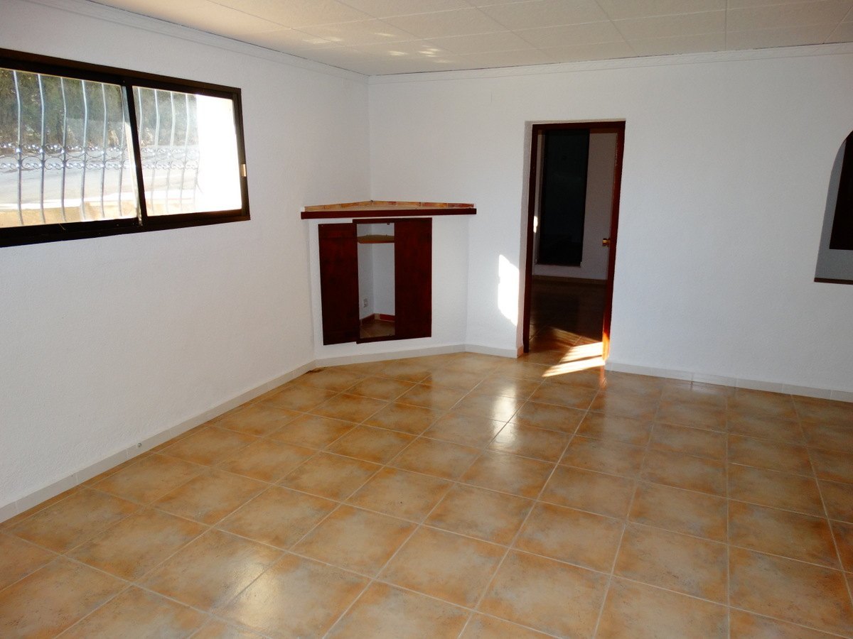 Immeuble commercial avec 4 appartements à vendre à Javea
