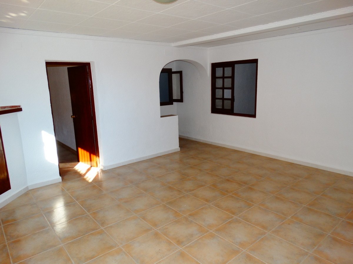 Immeuble commercial avec 4 appartements à vendre à Javea