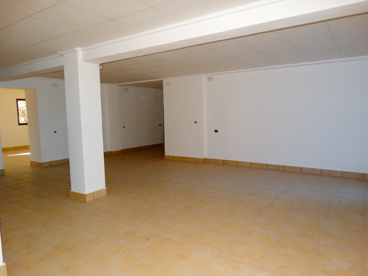 Immeuble commercial avec 4 appartements à vendre à Javea
