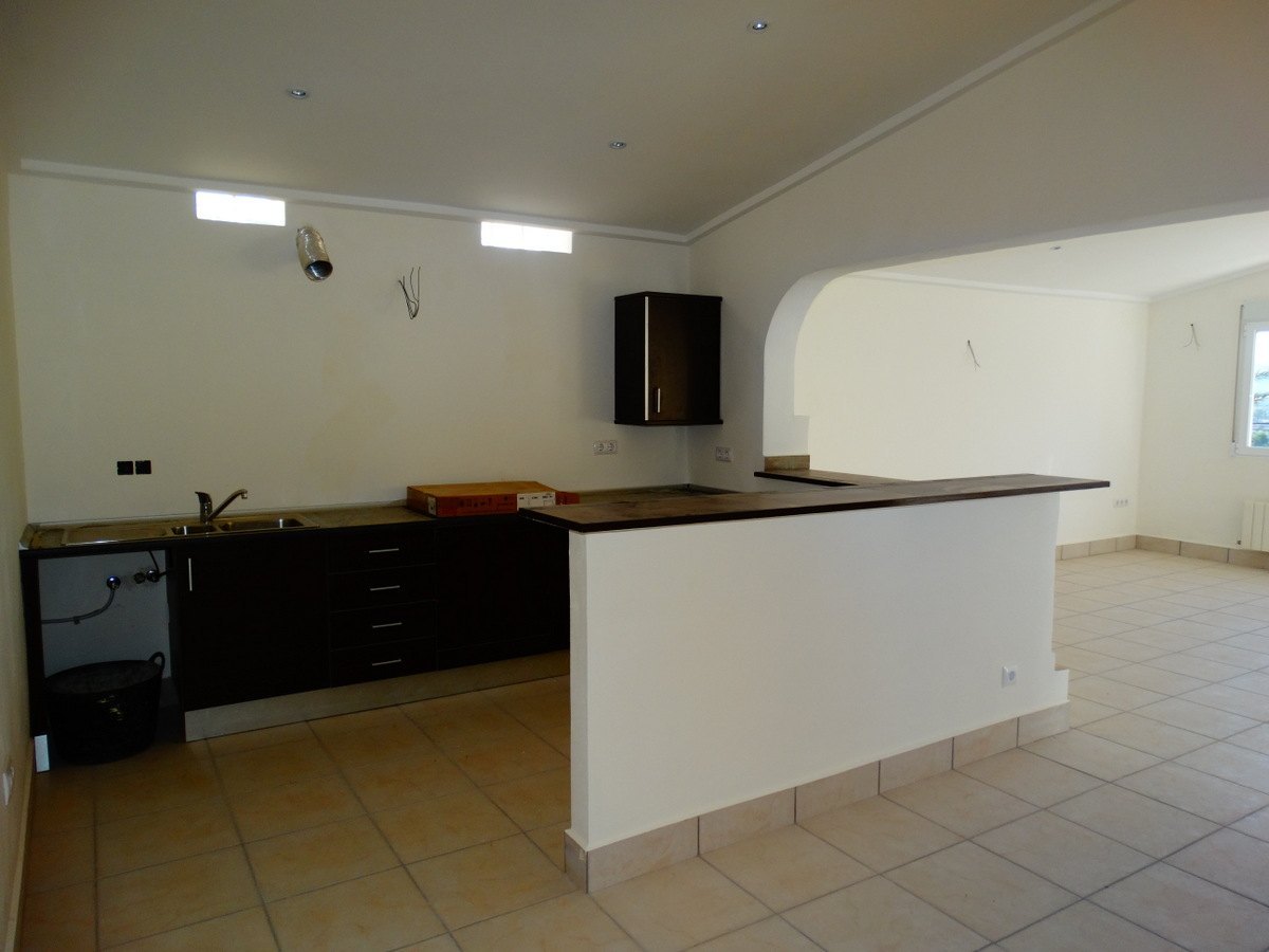 Immeuble commercial avec 4 appartements à vendre à Javea