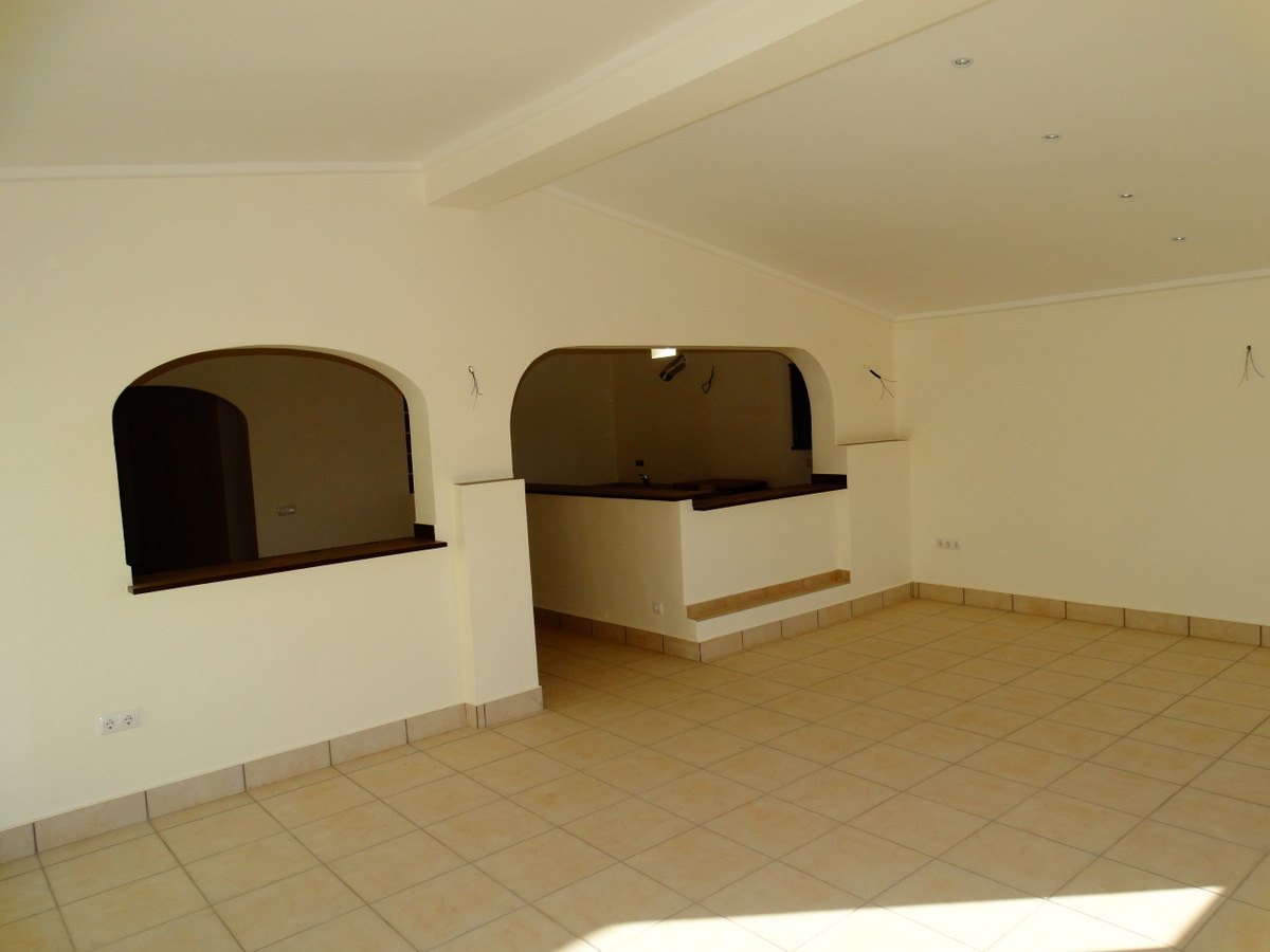 Immeuble commercial avec 4 appartements à vendre à Javea