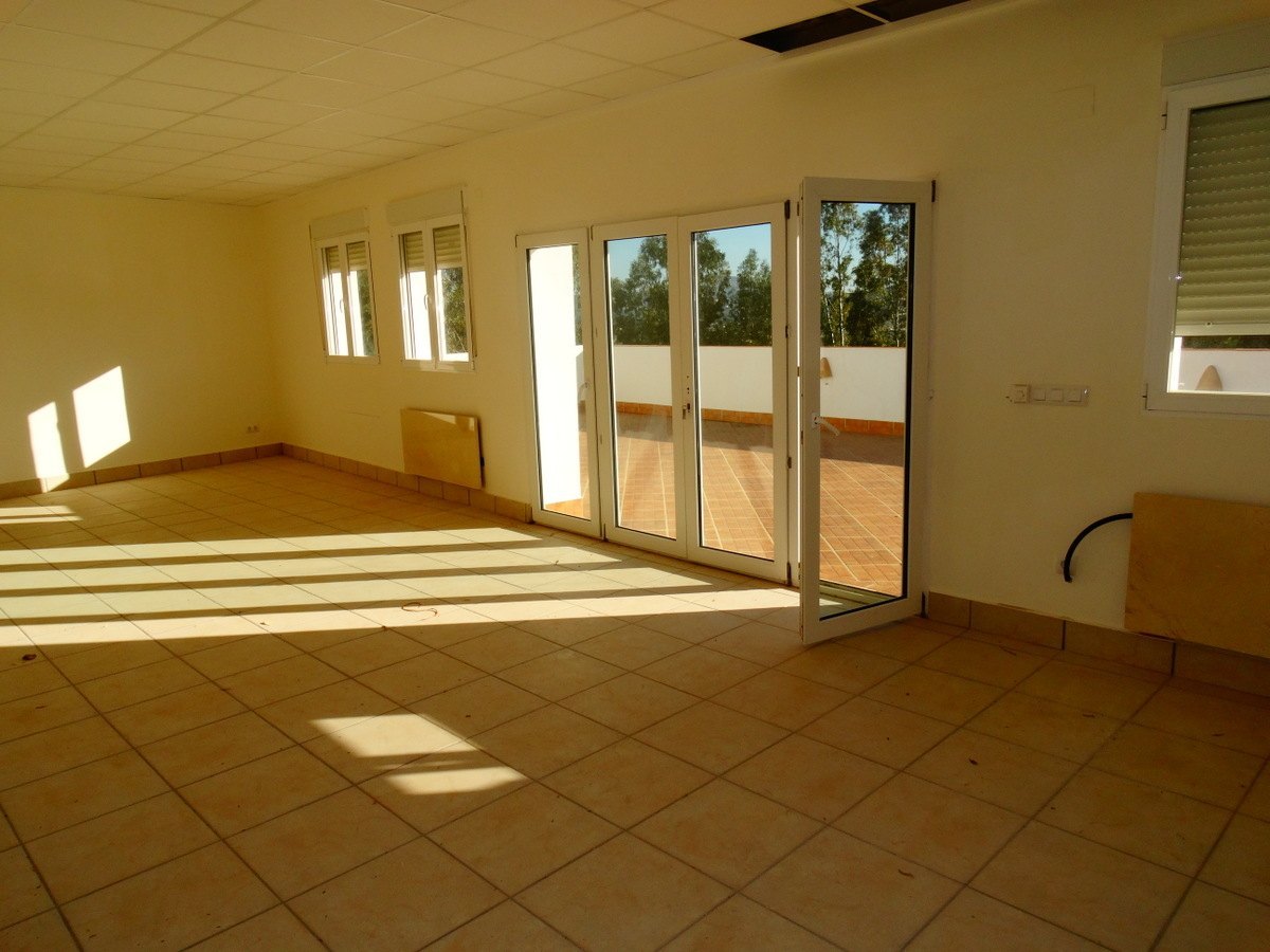 Immeuble commercial avec 4 appartements à vendre à Javea