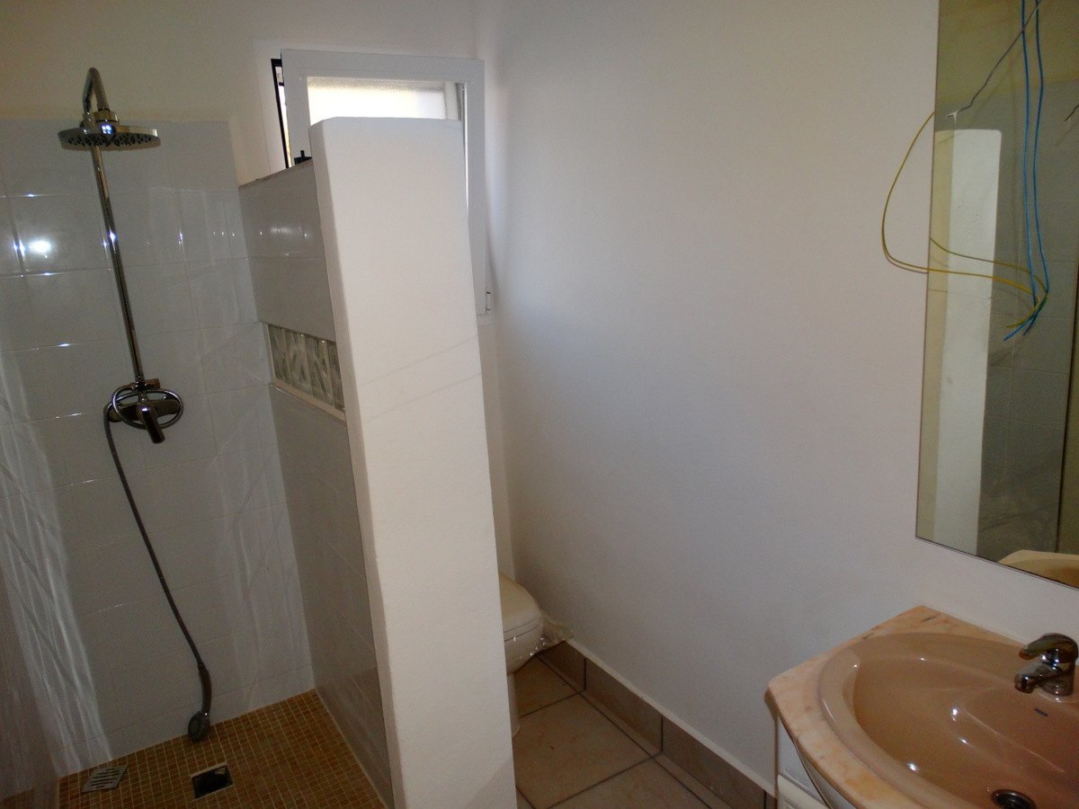 Immeuble commercial avec 4 appartements à vendre à Javea